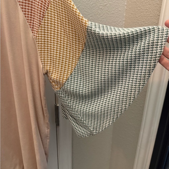 Soft Pink Colorblock Raglan Sleeve Tee - Picture 3 of 3